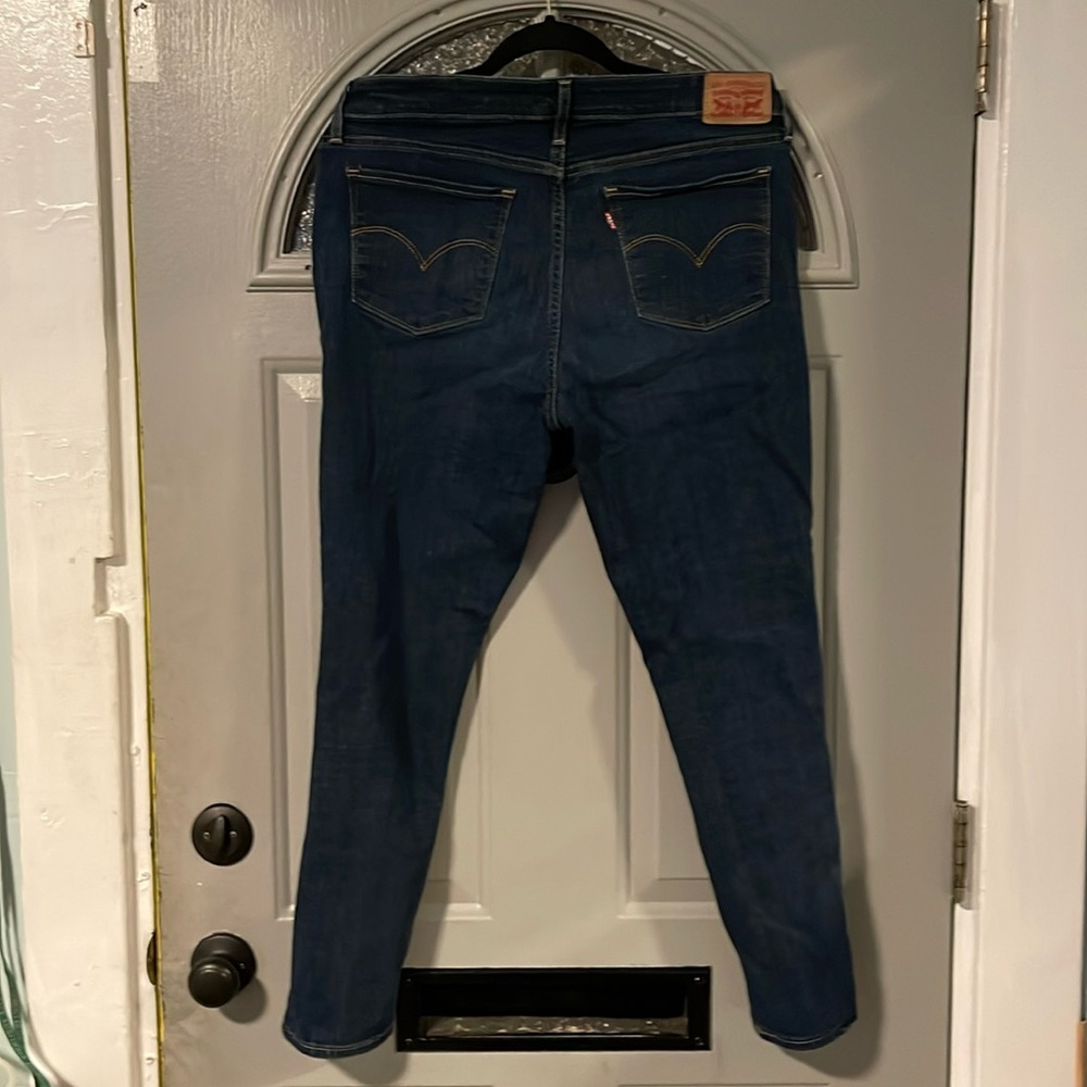 Levi’s skinny 711 jeans.